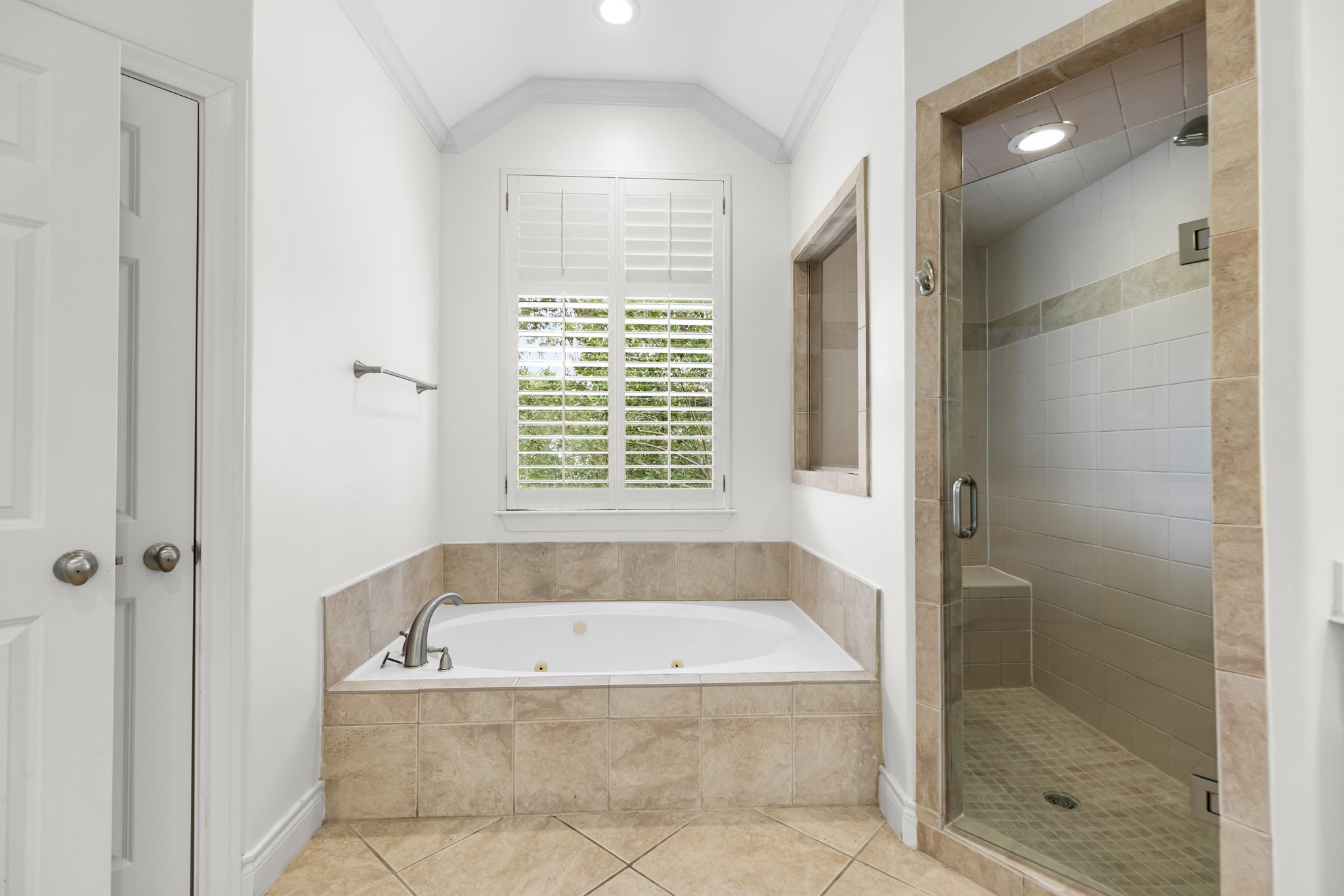 4026 Gramercy Street Houston, TX 77025 - Photo 18 of 35 a bathroom with a bathtub and shower