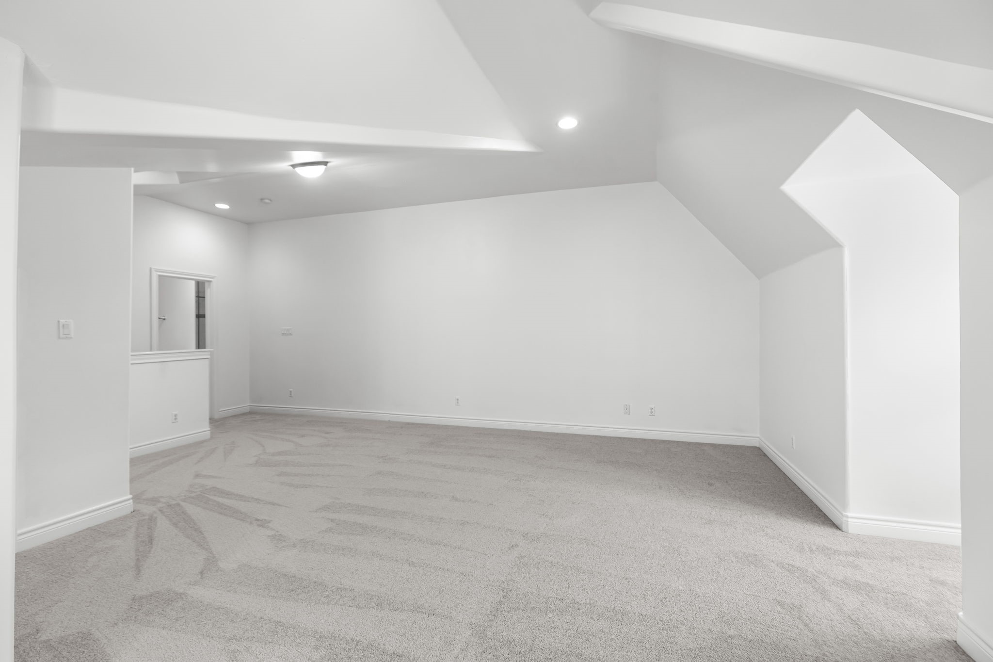 4026 Gramercy Street Houston, TX 77025 - Photo 27 of 35 an empty room with white walls and windows