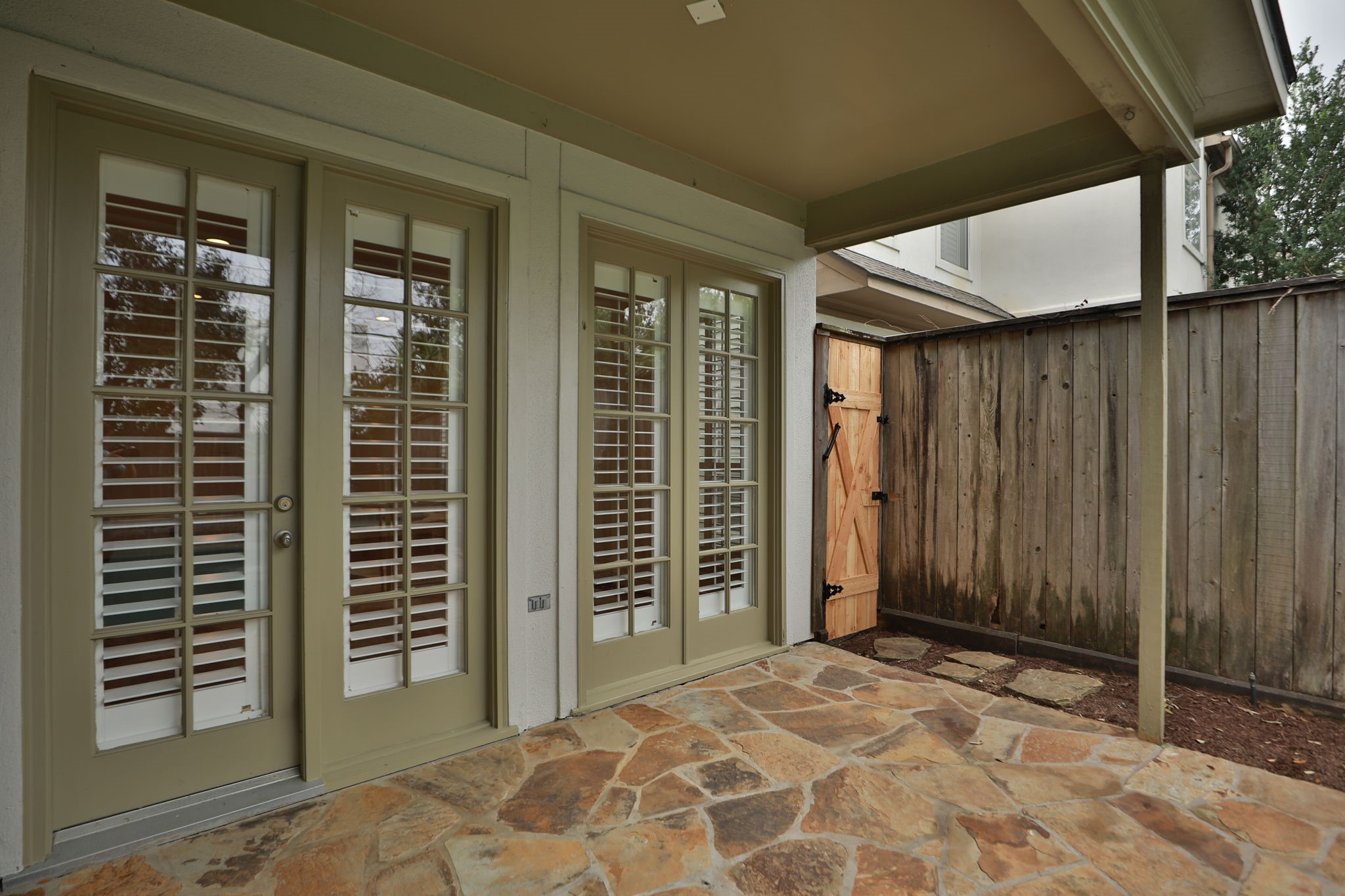 4026 Gramercy Street Houston, TX 77025 - Photo 30 of 35 a view of a back yard from a room