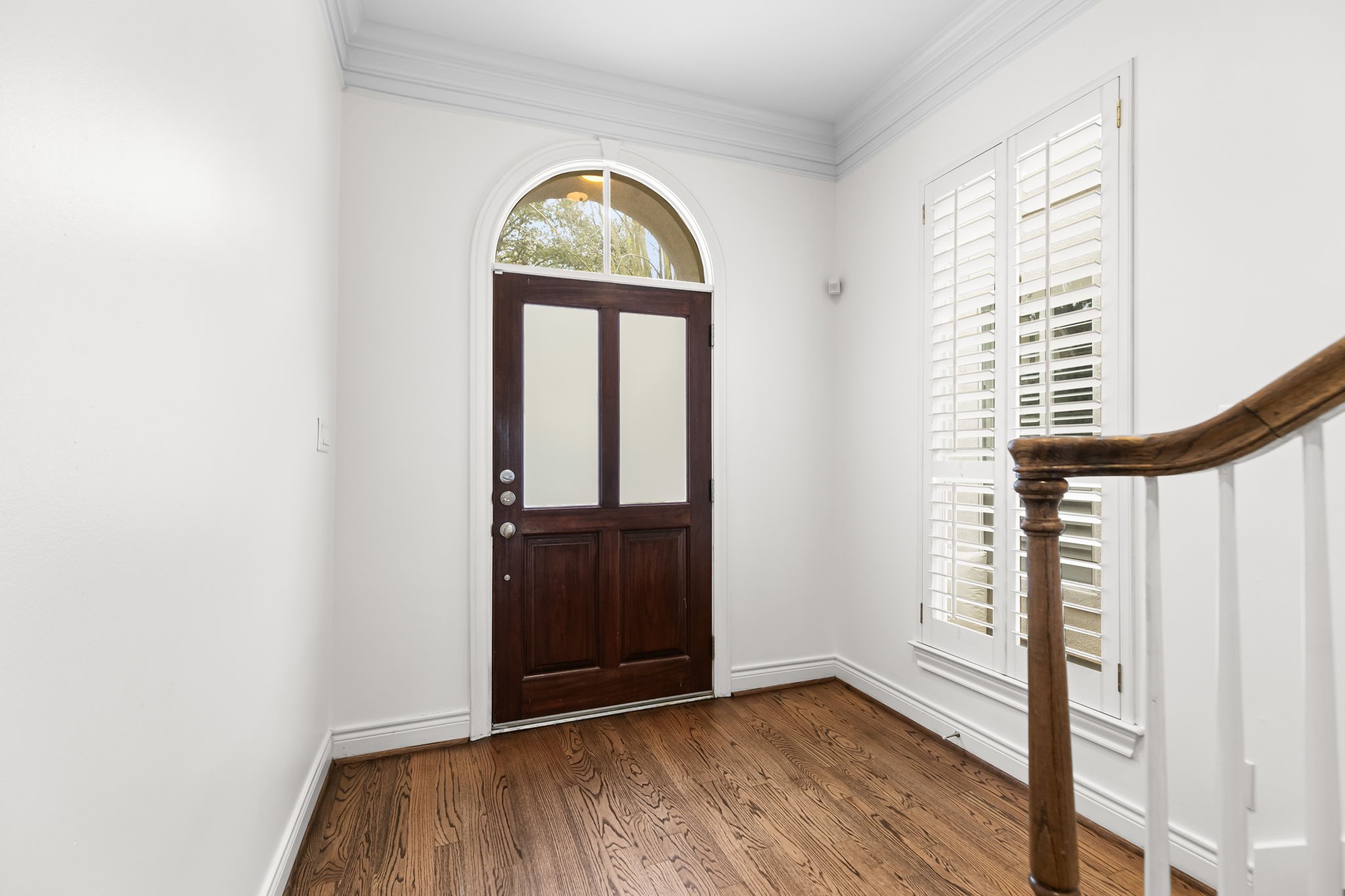 4026 Gramercy Street Houston, TX 77025 - Photo 5 of 35 an empty room with wooden floor and a window