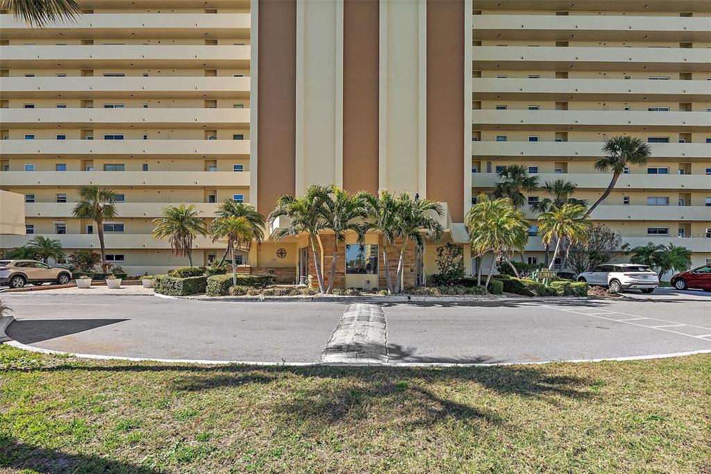 4725 Cove Circle, Unit 704 St. Petersburg, FL 33708 - Photo 1 of 29
