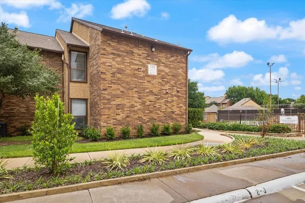 $189,900 | 1201 Harwell Drive, Unit 225, Arlington, TX 76011