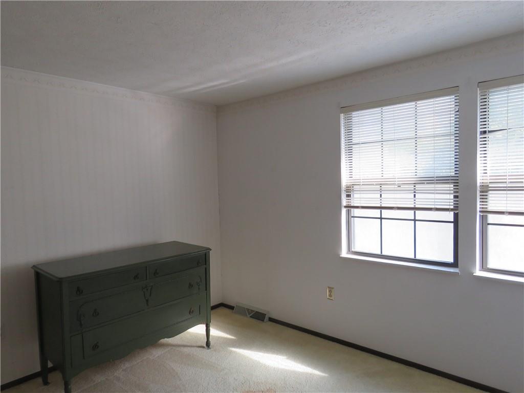 108 Old English Road Pittsburgh, PA 15237 - Photo 13 of 19 Gallery Image 13