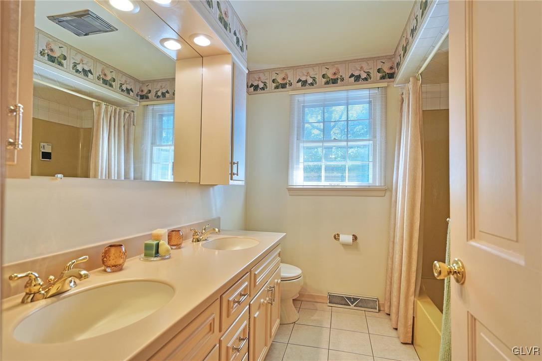 1432 Hampton Road Allentown, PA 18104 - Photo 25 of 38 Gallery Image 25