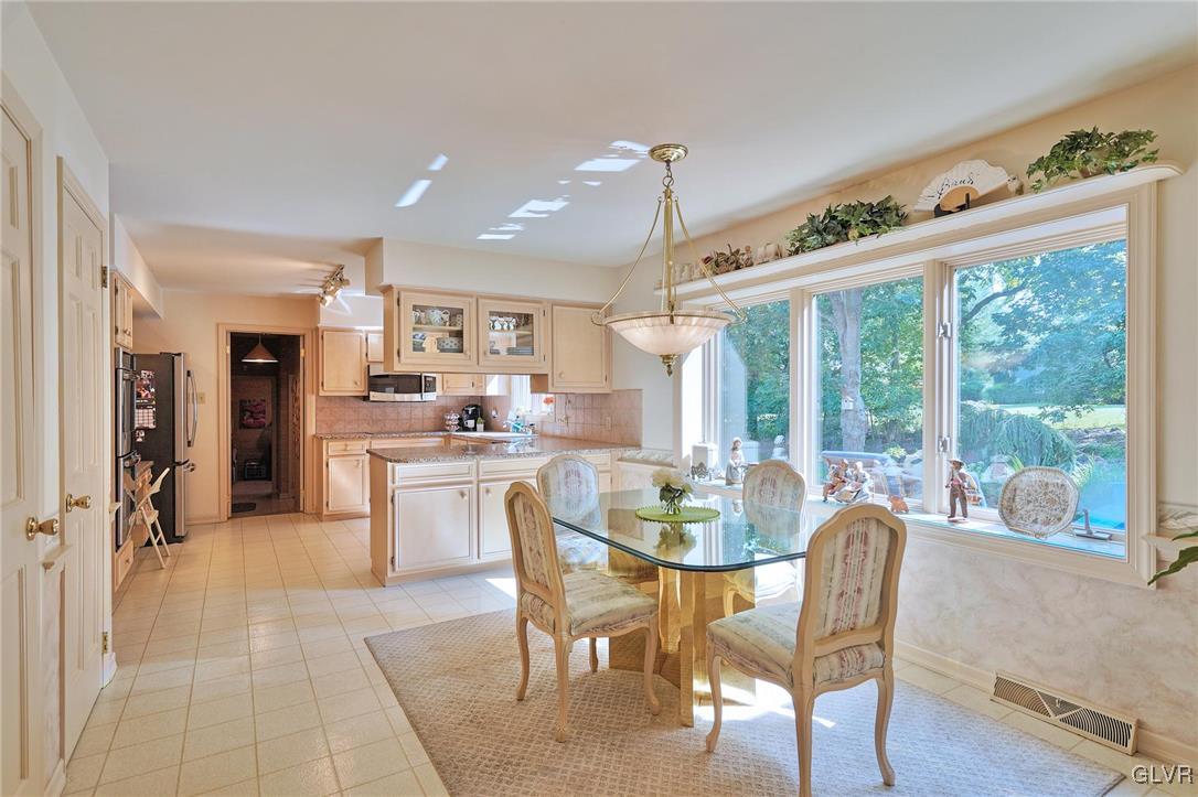 1432 Hampton Road Allentown, PA 18104 - Photo 7 of 38 Gallery Image 7