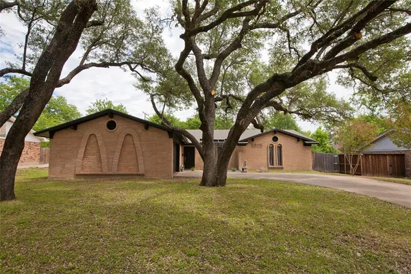 $370,000 | 3905 Sundown Drive, Benbrook, TX 76116