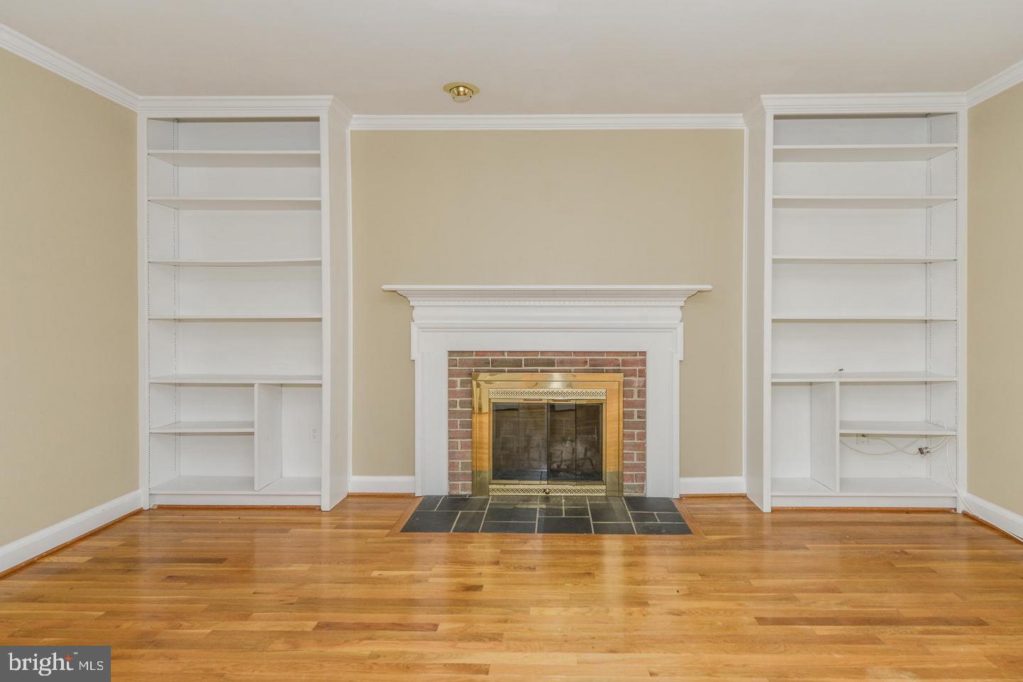 1860 Golf View Court Reston, VA 20190 - Photo 2 of 30 Gallery Image 2