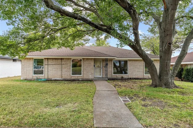 $329,999 | 518 Flamingo Way, Duncanville, TX 75116