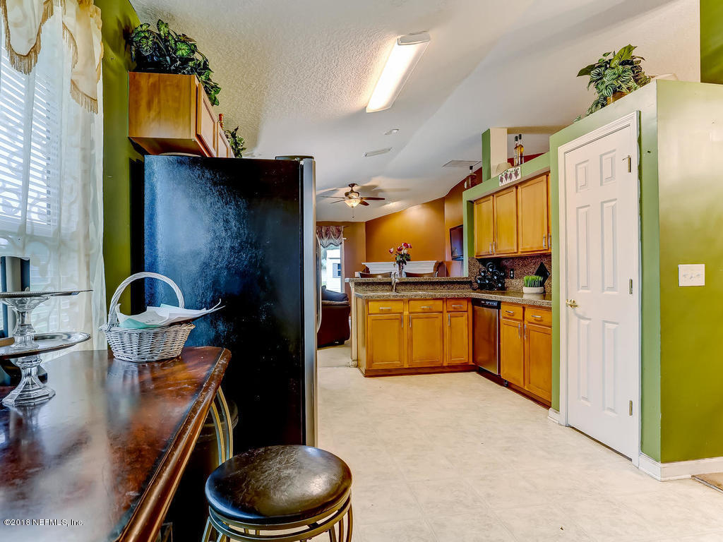 11873 Raindrop Road Jacksonville, FL 32219 - Photo 25 of 47 Kitchen/eat-in area