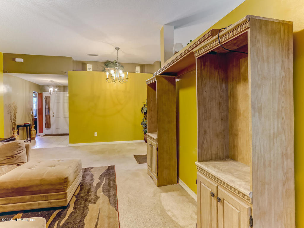 11873 Raindrop Road Jacksonville, FL 32219 - Photo 9 of 47 11873 Raindrop Rd Jacksonville-011-3-Liv