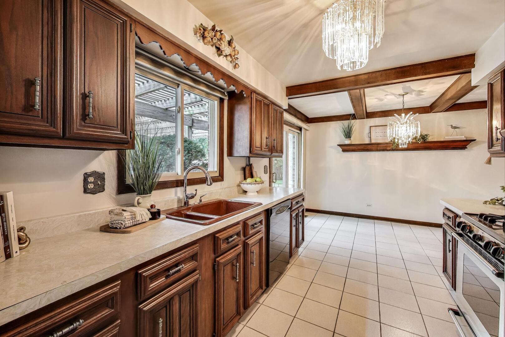 823 Cambridge Row Addison, IL 60101 - Photo 13 of 46