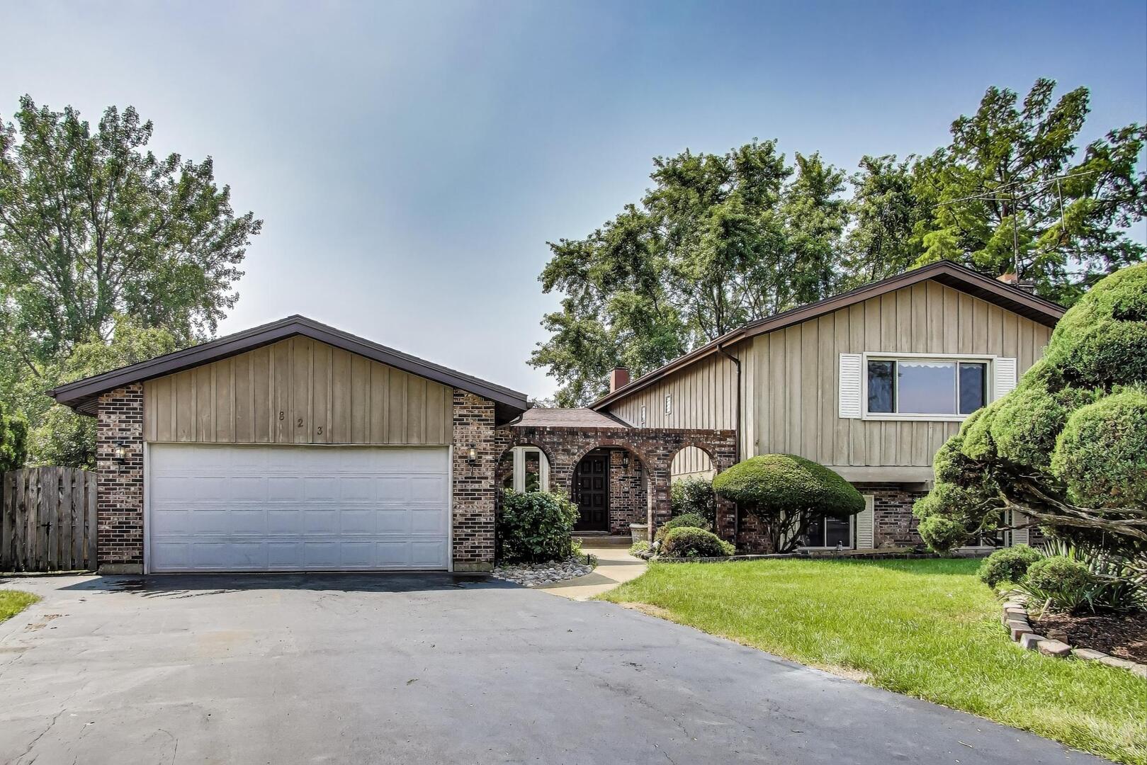 823 Cambridge Row Addison, IL 60101 - Photo 2 of 46