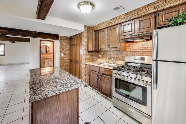 $475,000 | 823 Cambridge Row, Addison, IL 60101