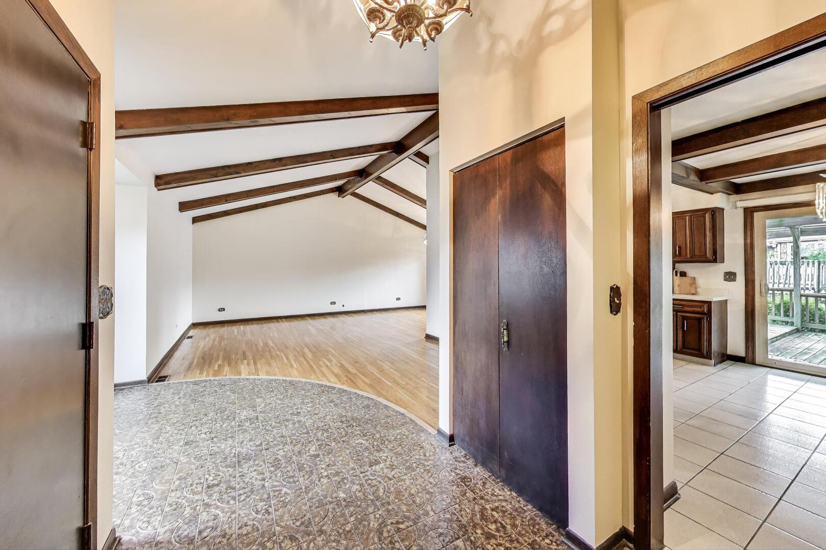 823 Cambridge Row Addison, IL 60101 - Photo 6 of 46