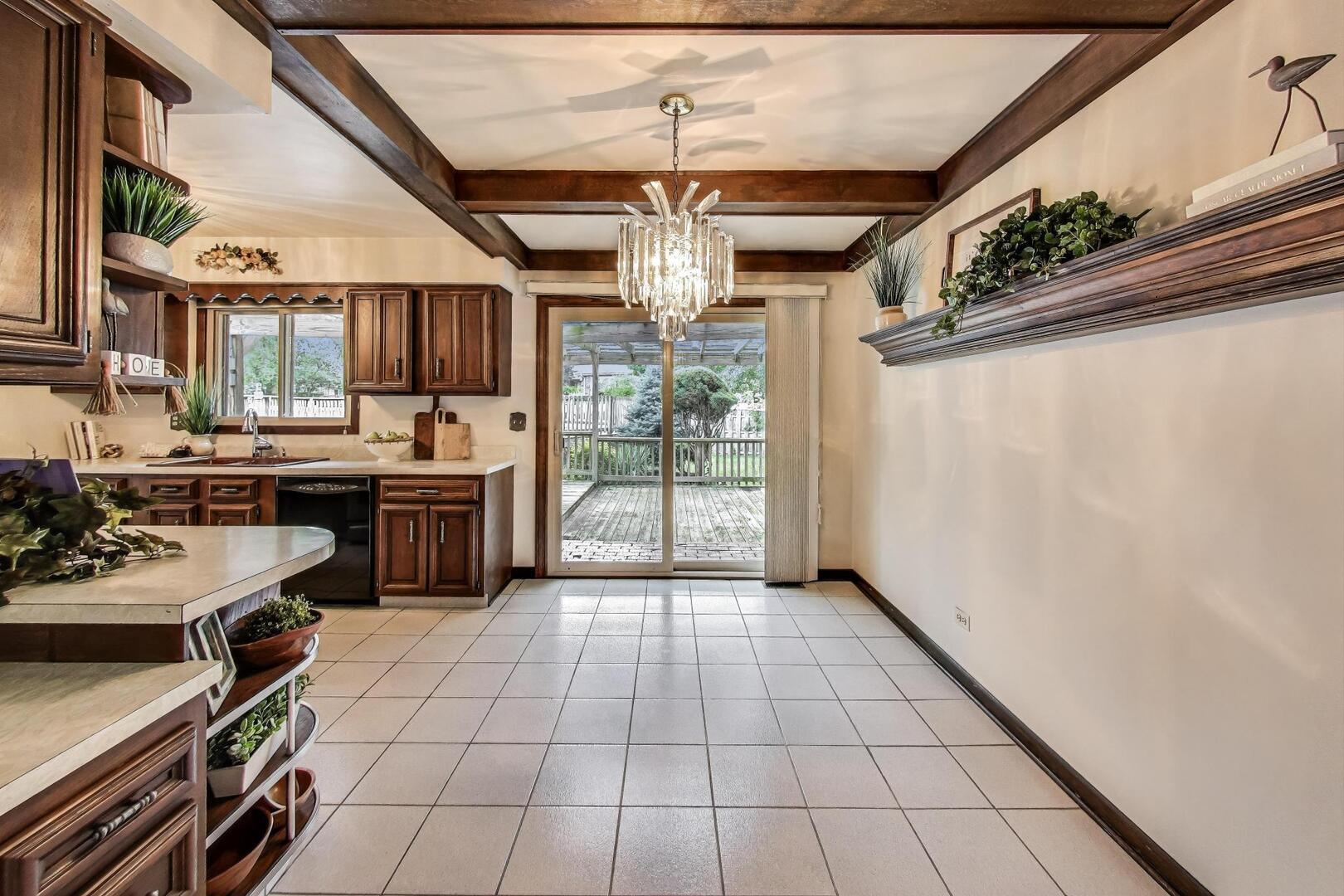 823 Cambridge Row Addison, IL 60101 - Photo 7 of 46