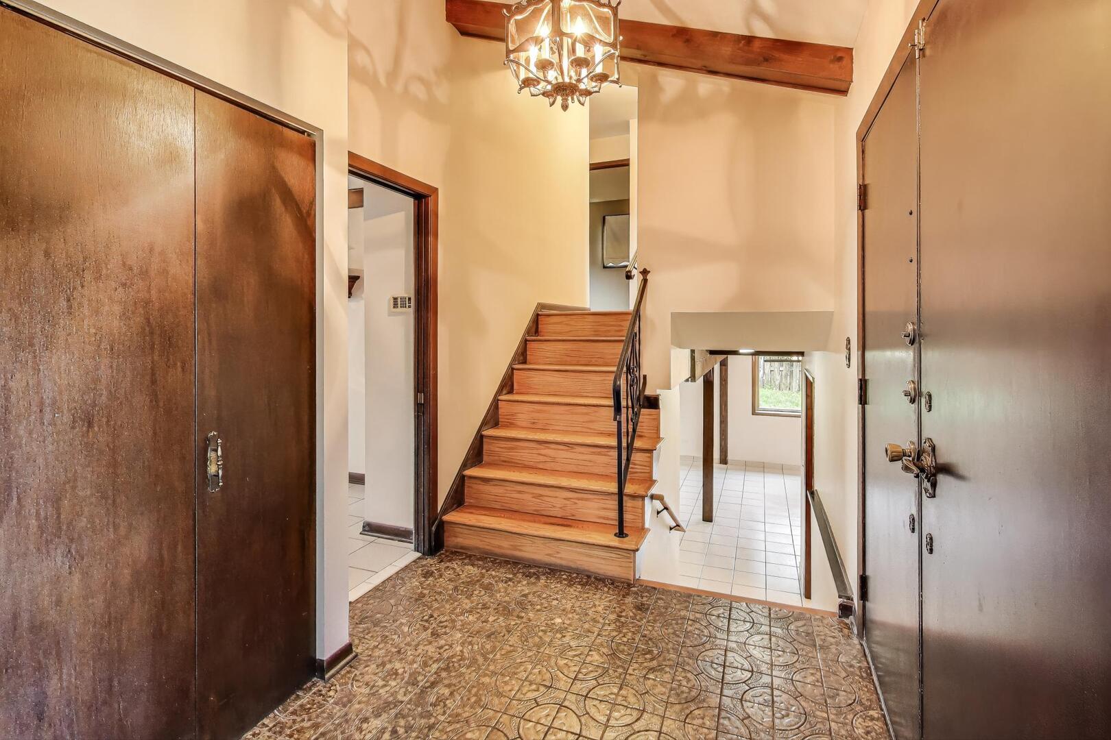 823 Cambridge Row Addison, IL 60101 - Photo 8 of 46