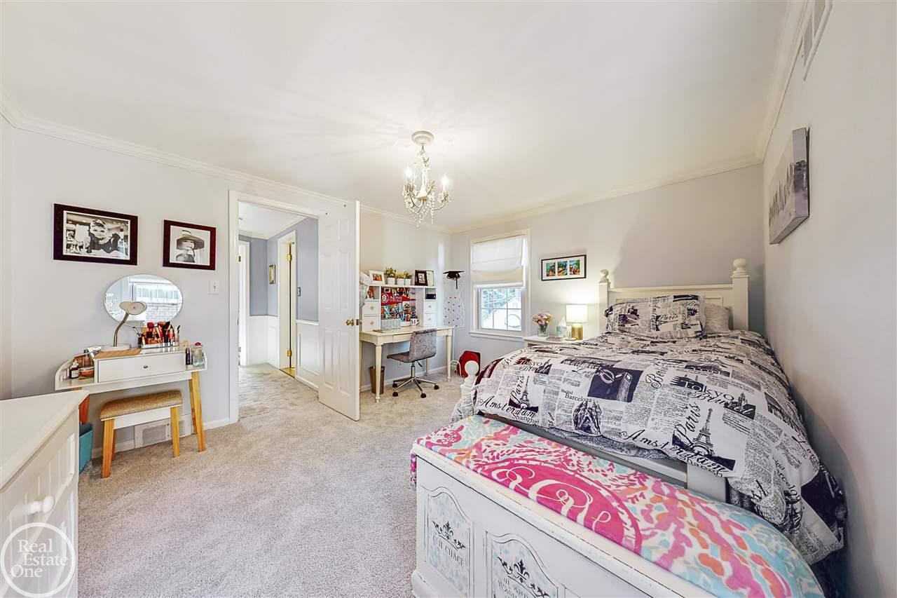 1887 Broadstone Road Grosse Pointe, MI 48236 - Photo 23 of 41 50056413-22.JPG