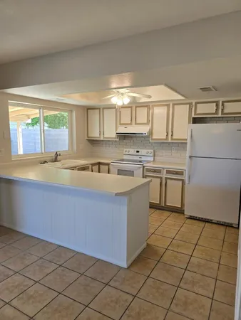 $2,400 | 1615 West Summit Place, Chandler, AZ 85224