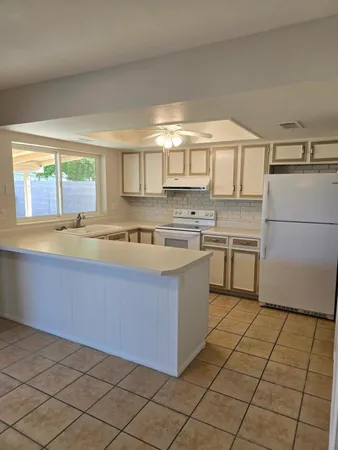 $2,400 | 1615 West Summit Place, Chandler, AZ 85224