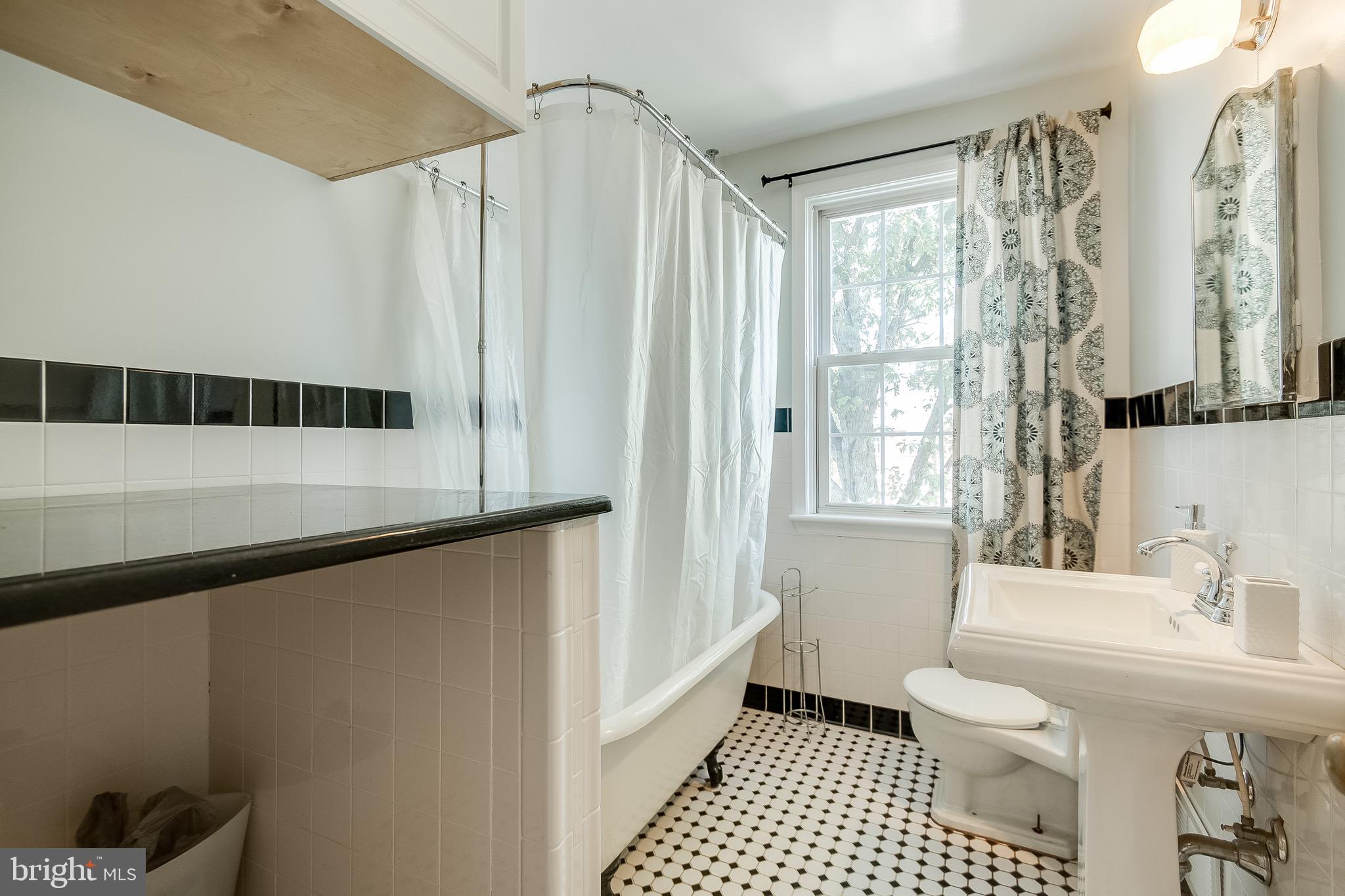 207 Blenheim Road Baltimore, MD 21212 - Photo 22 of 37 Charming Full Updated Bathroom at Upper Level