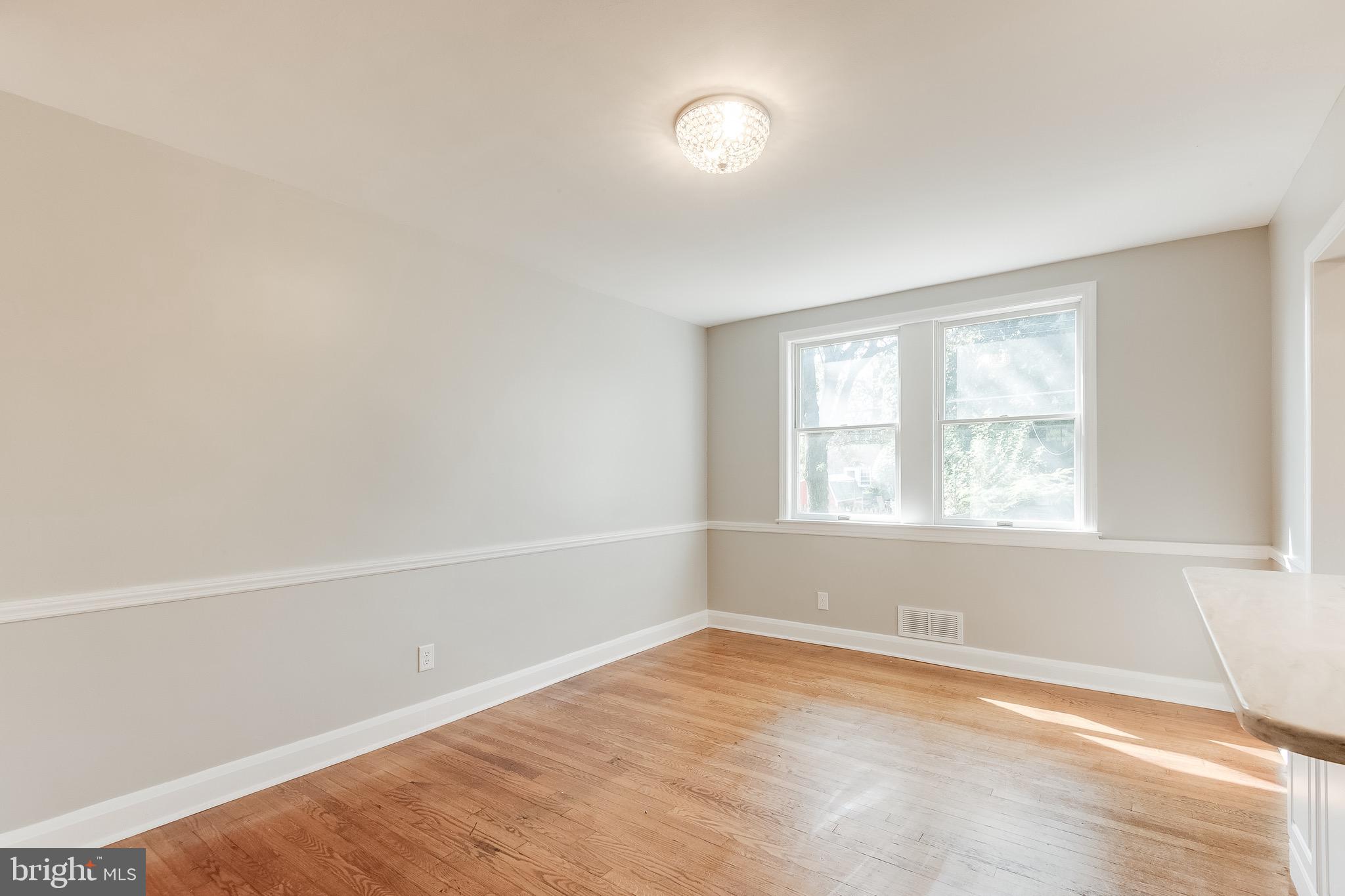 207 Blenheim Road Baltimore, MD 21212 - Photo 9 of 37 Dining Room adjacent to Living Room w/ Hardwood