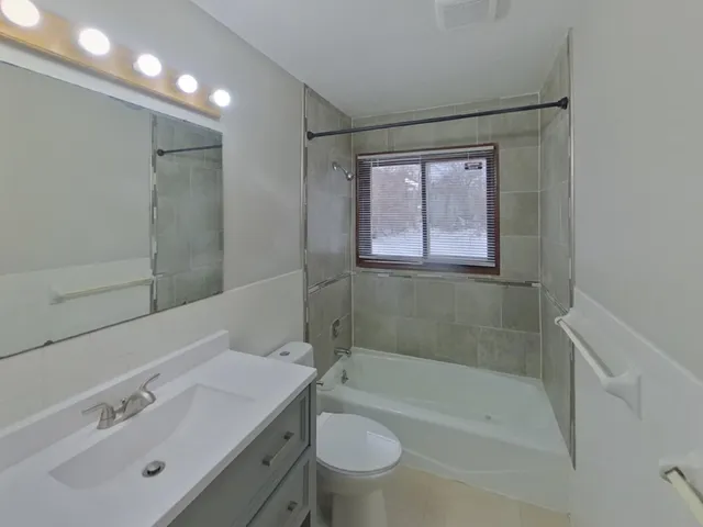 $2,169 | 1000 Concordia Avenue, St. Paul, MN 55104