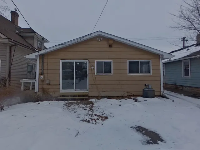 $2,169 | 1000 Concordia Avenue, St. Paul, MN 55104