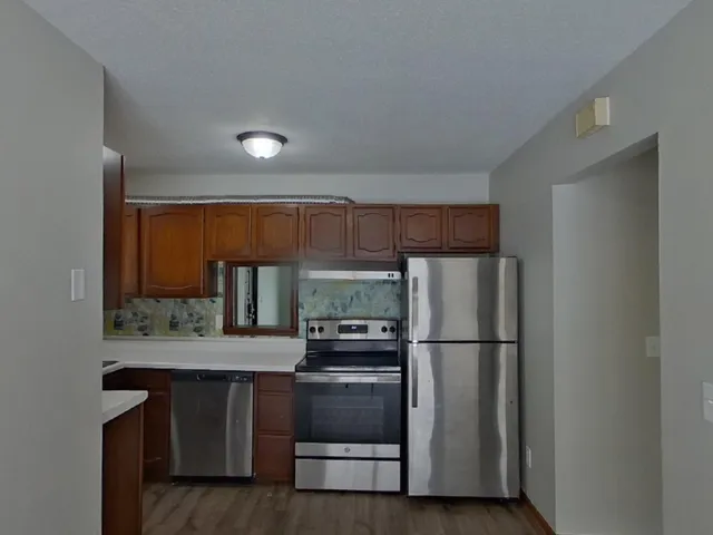 $2,169 | 1000 Concordia Avenue, St. Paul, MN 55104