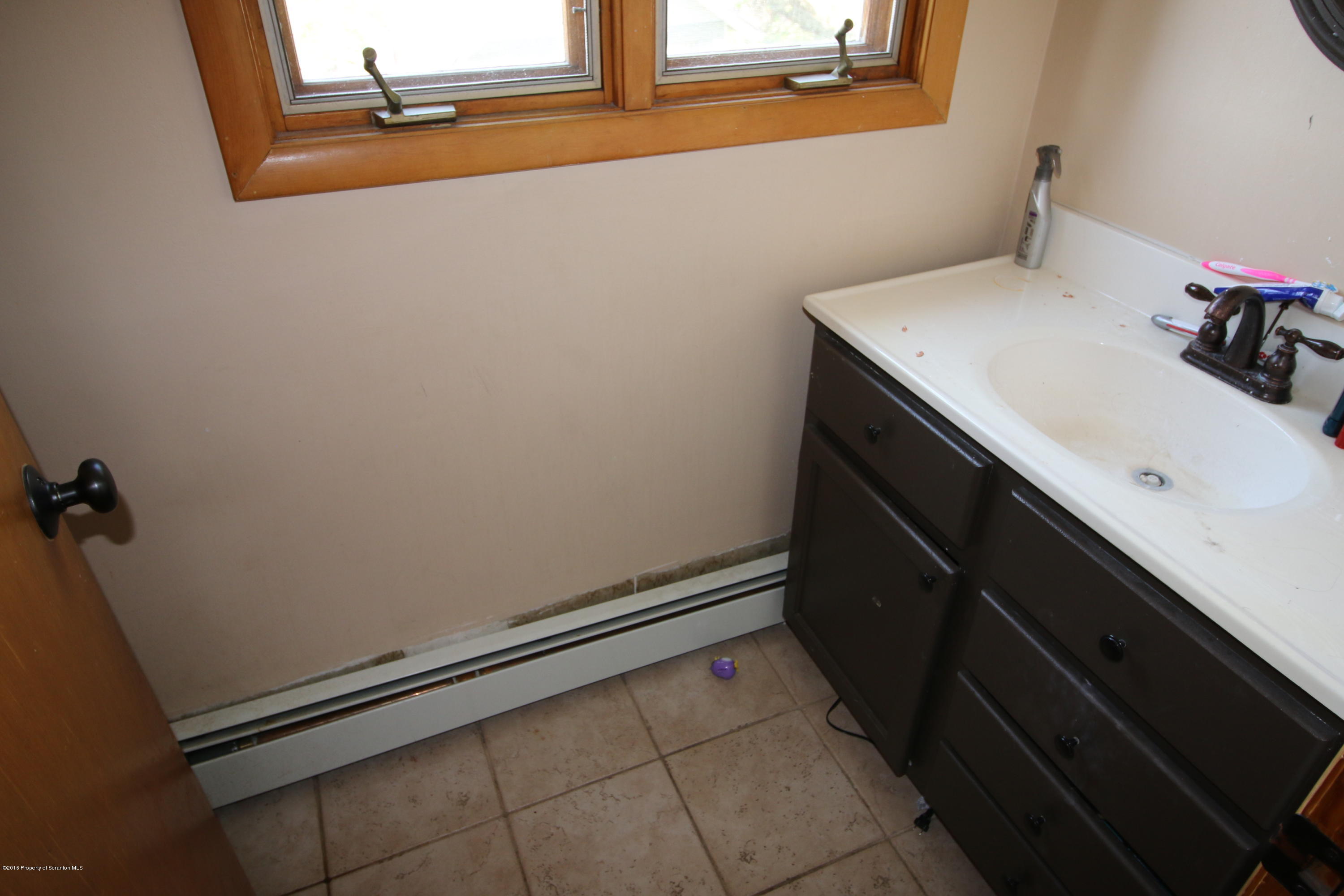 1522 Holly Road Dunmore, PA 18509 - Photo 11 of 19 Gallery Image 11