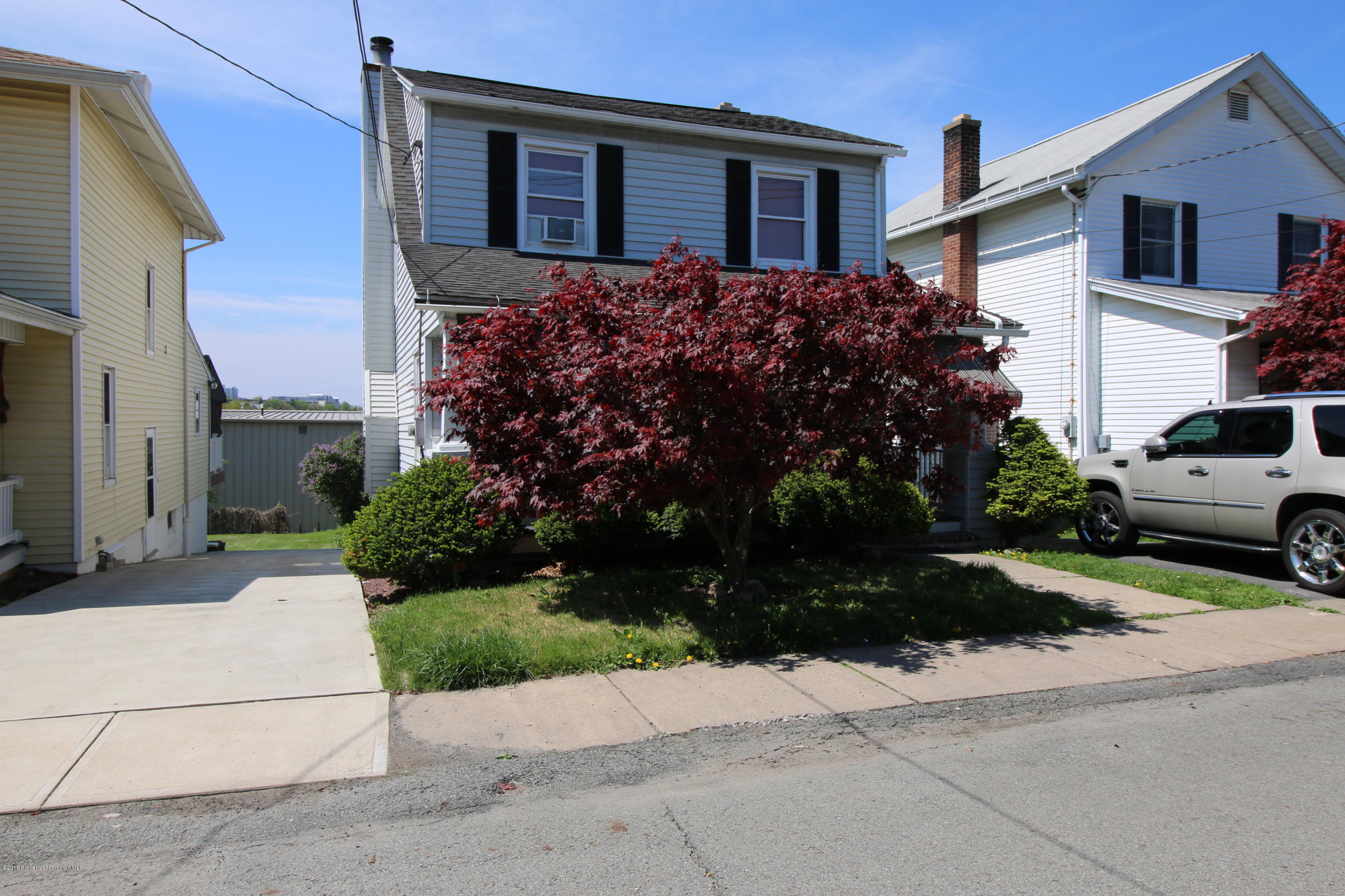 1522 Holly Road Dunmore, PA 18509 - Photo 3 of 19 Gallery Image 3