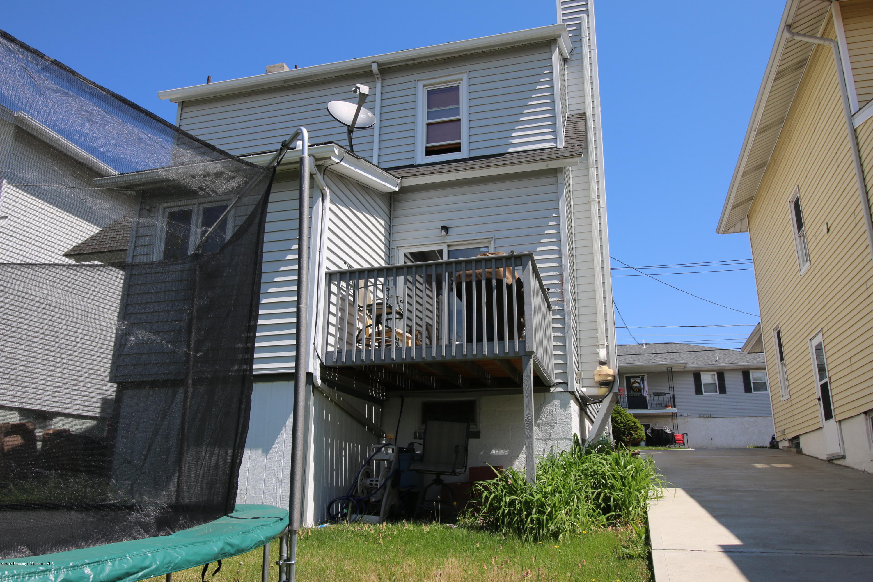 1522 Holly Road Dunmore, PA 18509 - Photo 4 of 19 Gallery Image 4