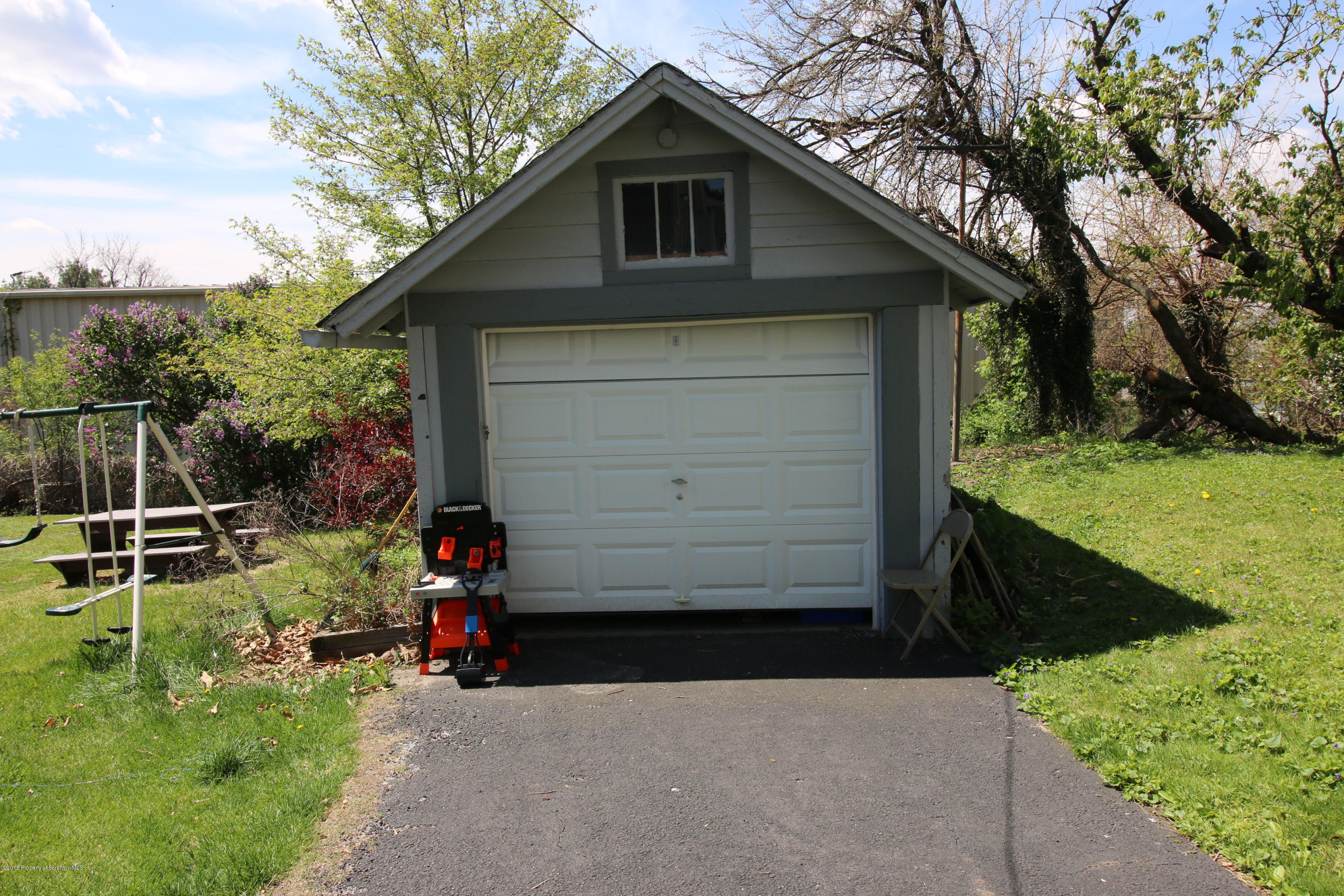 1522 Holly Road Dunmore, PA 18509 - Photo 5 of 19 Gallery Image 5