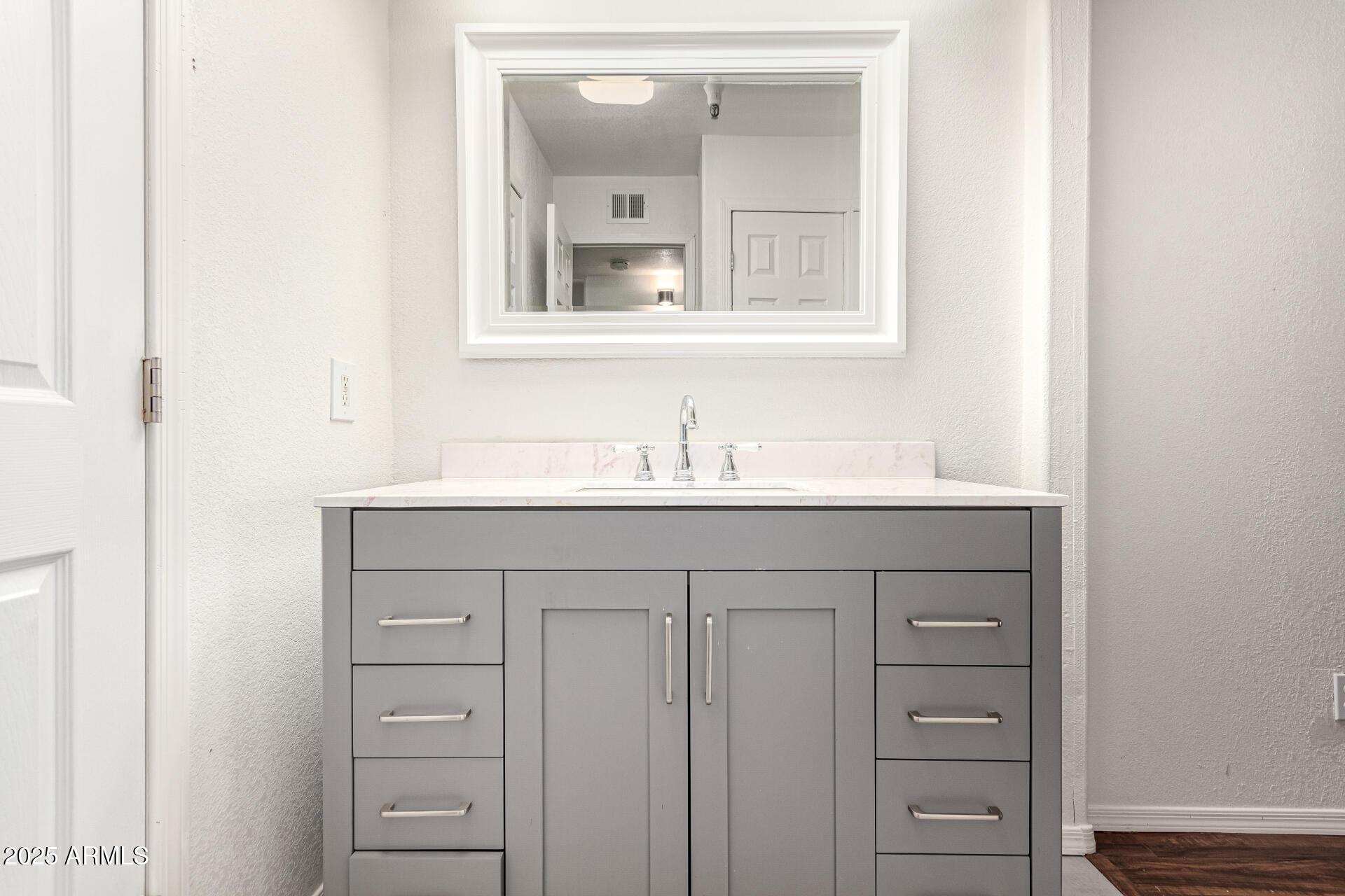 7502 East Thomas Road, Unit 110 Scottsdale, AZ 85251 - Photo 12 of 22 Primary Bathroom