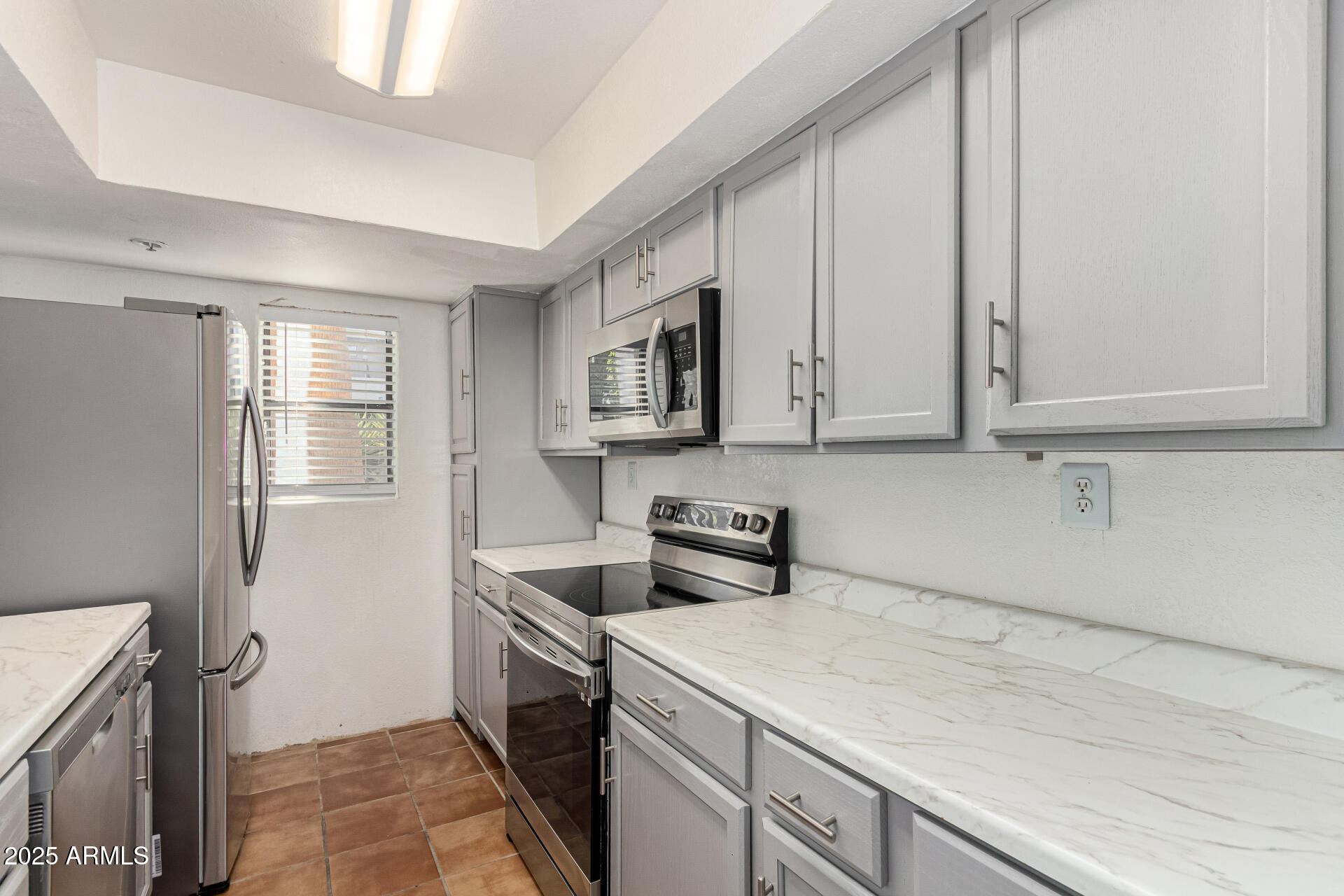 7502 East Thomas Road, Unit 110 Scottsdale, AZ 85251 - Photo 2 of 22 Kitchen