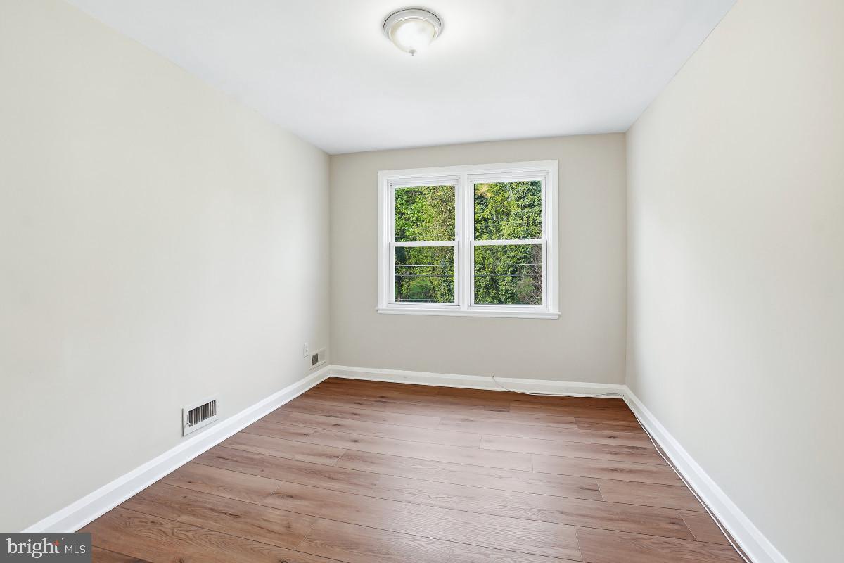 162 Cherrydell Road Baltimore, MD 21228 - Photo 18 of 31 Bright and airy blank canvas room.