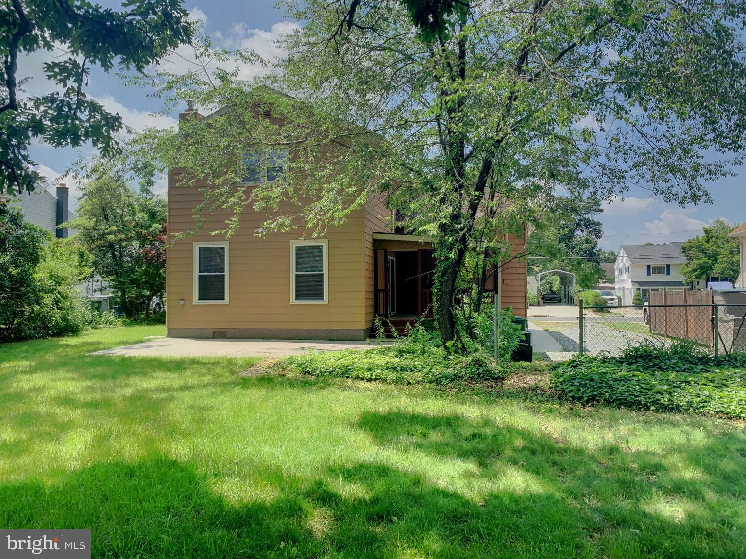 509 Spruce Avenue Pitman, NJ 08071 - Photo 24 of 25 a backyard of a house with plants and large tree