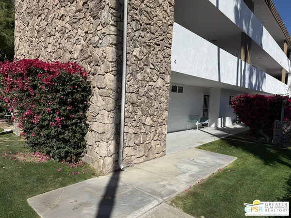 $359,999 | 2393 South Sky View Drive, Unit 1, Palm Springs, CA 92264