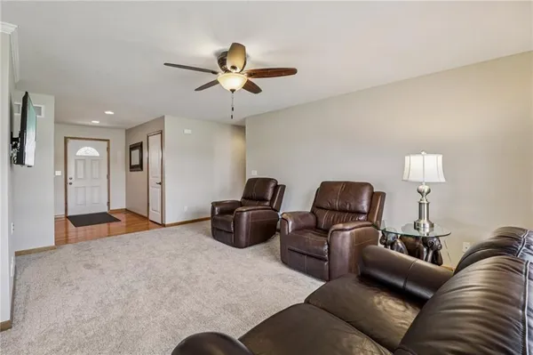 $475,000 | 1343 Delaware Drive, Tonganoxie, KS 66086