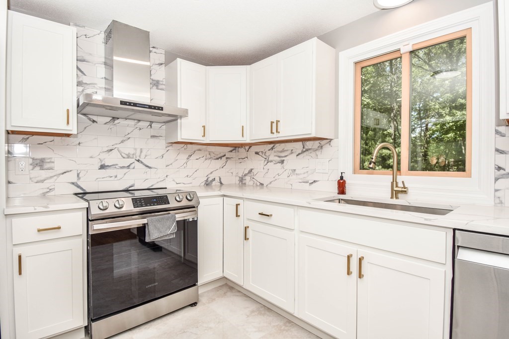 65 Overlook Drive Framingham, MA 01701 - Photo 4 of 42