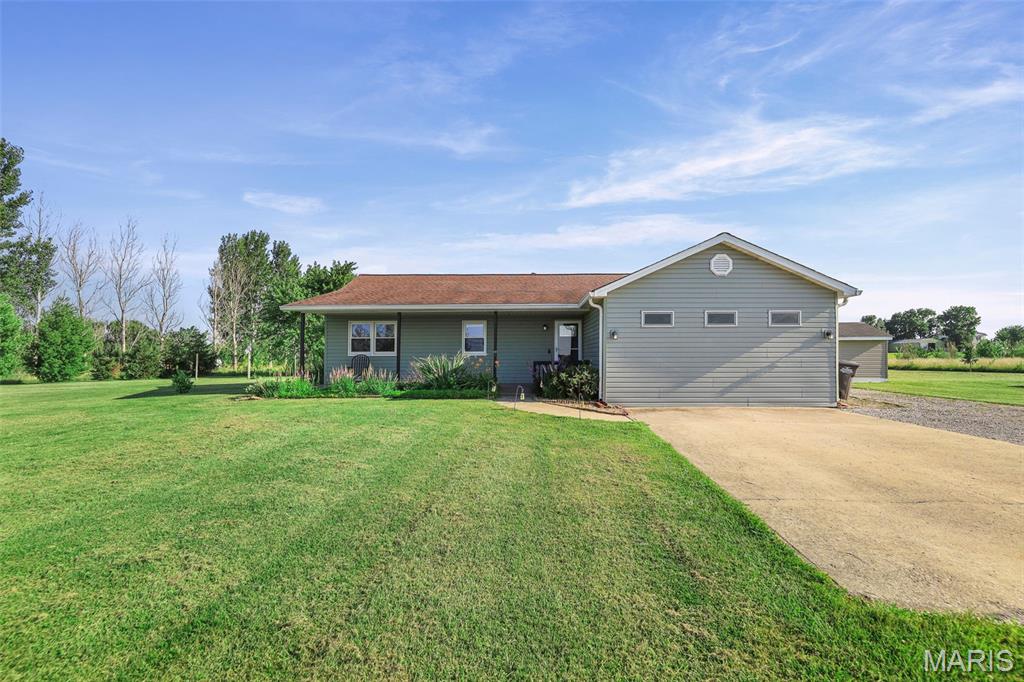 9714 Hosto Road Worden, IL 62097 - Photo 2 of 37