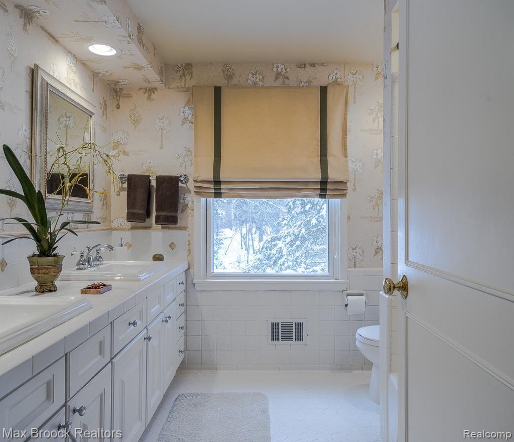 837 Foxhall Road Bloomfield Hills, MI 48304 - Photo 16 of 26 837 Foxhall Road, Bloomfield Hills MI, Grieser, 02-04-15-960.jpg