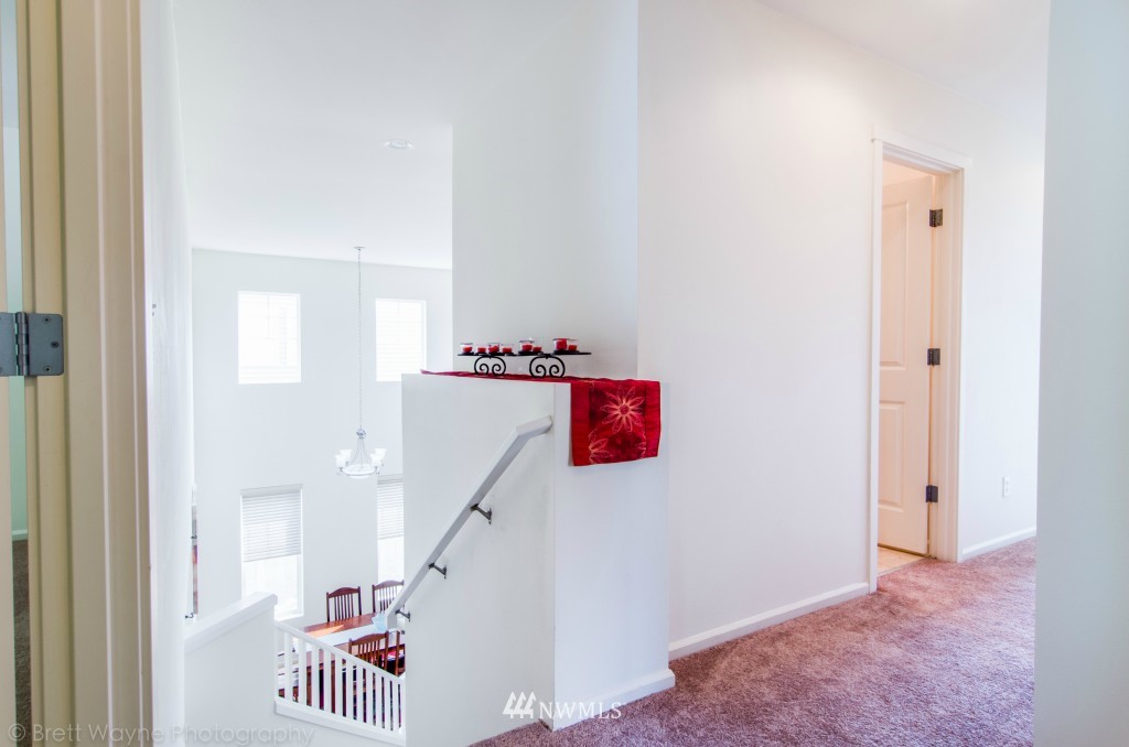 27410 Maple Ridge Way Southeast Maple Valley, WA 98038 - Photo 13 of 25