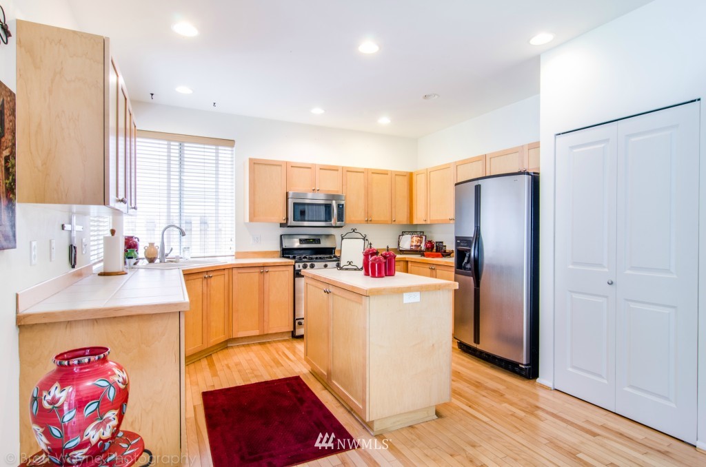 27410 Maple Ridge Way Southeast Maple Valley, WA 98038 - Photo 8 of 25