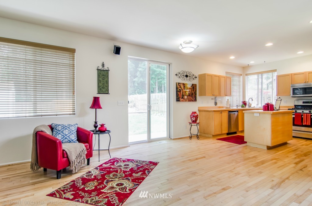 27410 Maple Ridge Way Southeast Maple Valley, WA 98038 - Photo 10 of 25