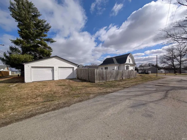 $125,900 | 620 West 3rd Street, Bicknell, IN 47512