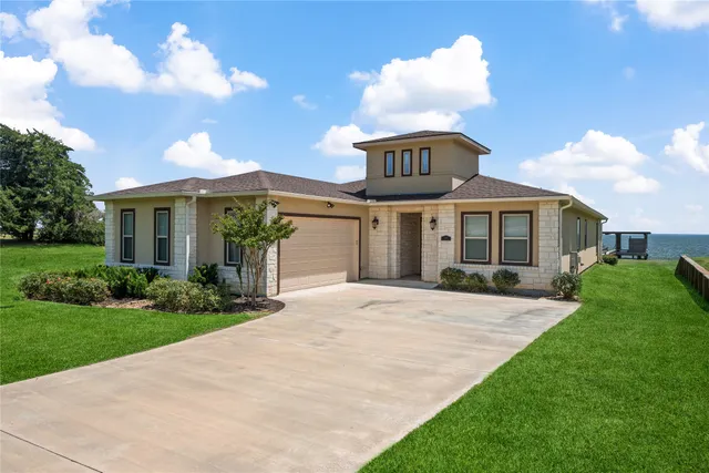 $929,000 | 120 Legacy Boulevard, Point Blank, TX 77364