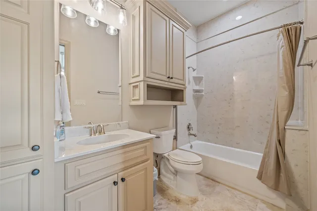 $929,000 | 120 Legacy Boulevard, Point Blank, TX 77364