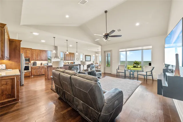 $929,000 | 120 Legacy Boulevard, Point Blank, TX 77364