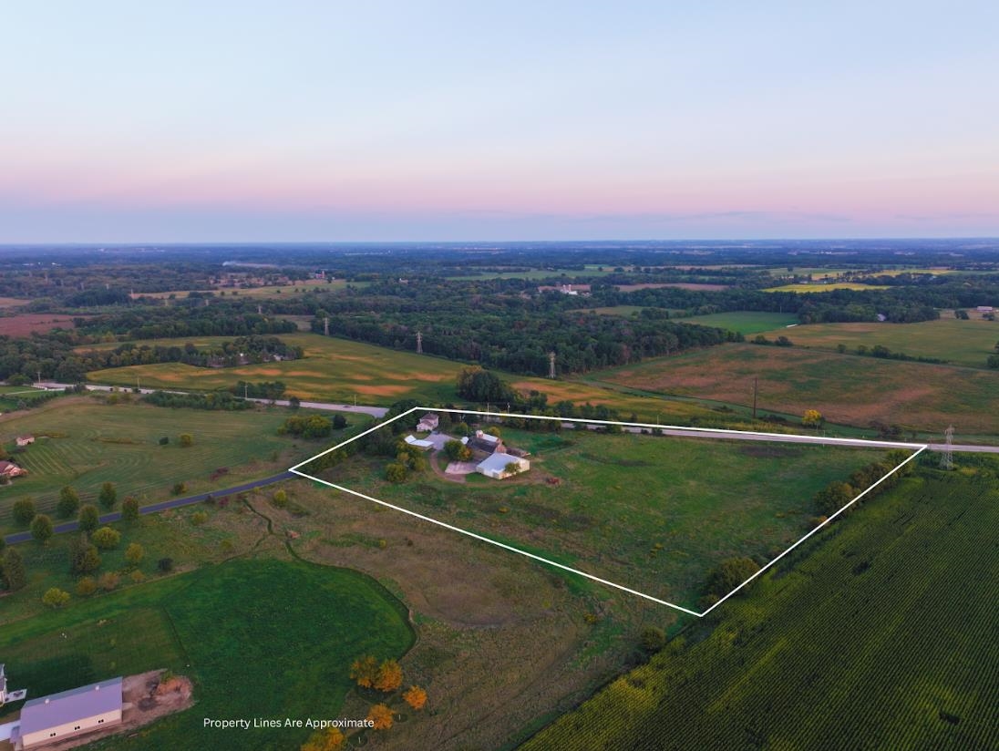 W397S11030 Chimney Rock Eagle, WI 53119 - Photo 2 of 50