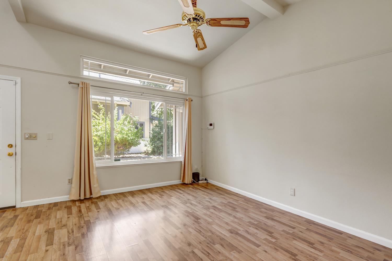 6932 Springmont Drive Elk Grove, CA 95758 - Photo 8 of 47